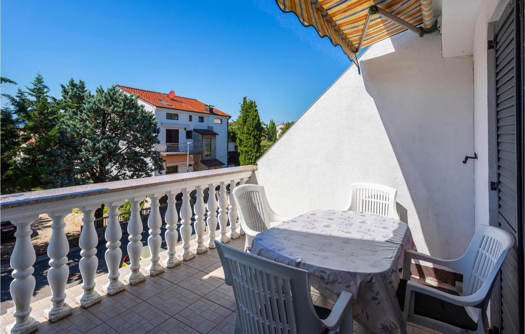 Beautiful Apartment In Malinska With Kitchen Exterior foto